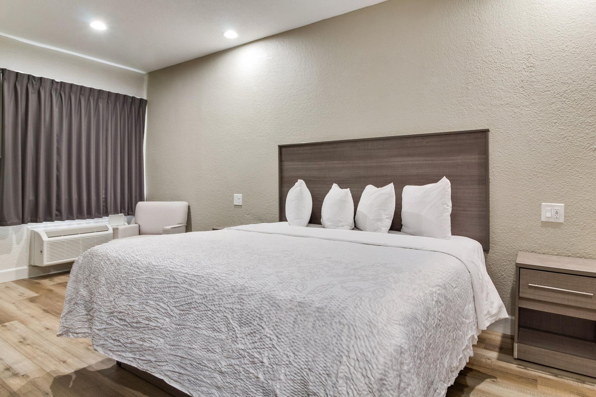 Red Roof Inn Plus + Galveston - Beachfront Exterior foto