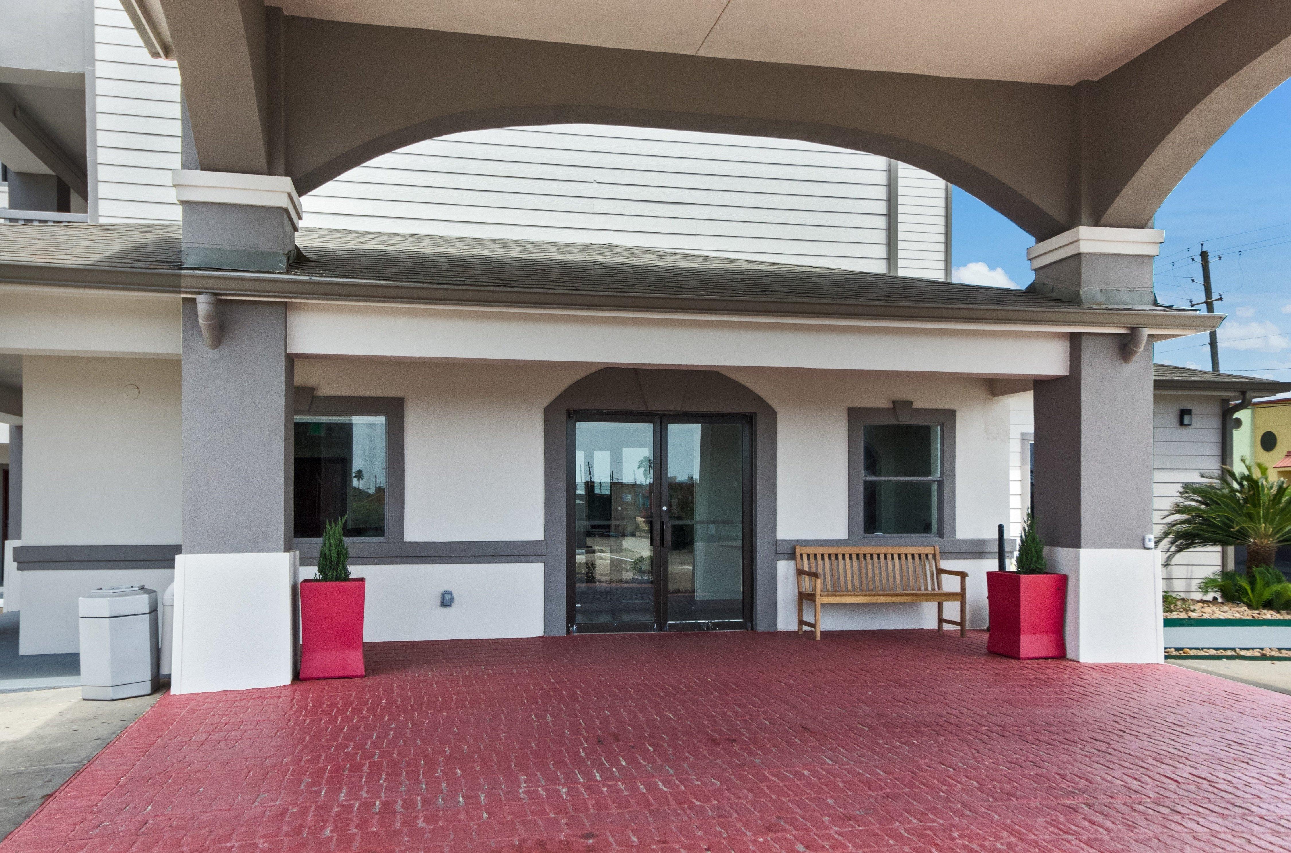 Red Roof Inn Plus + Galveston - Beachfront Exterior foto