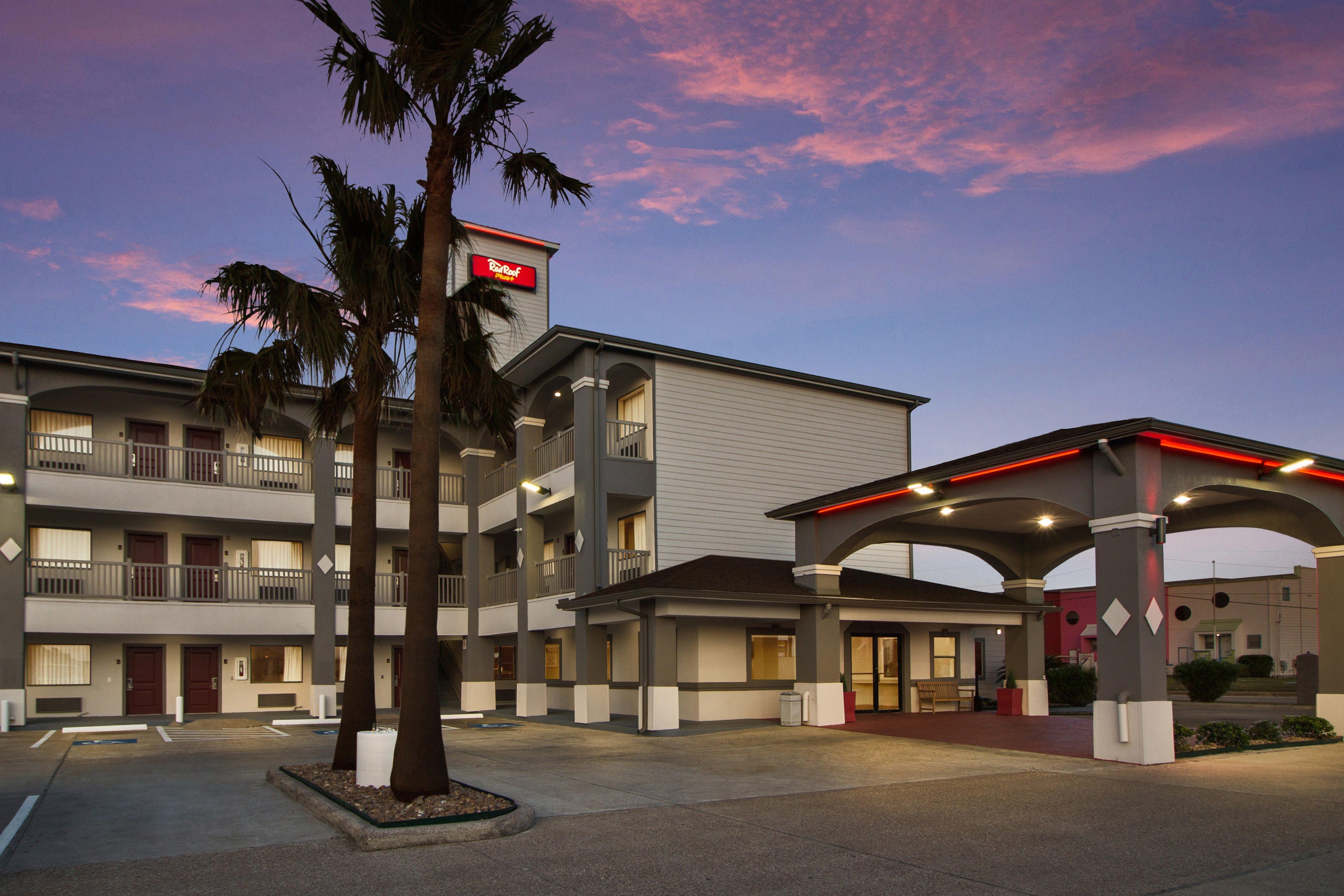 Red Roof Inn Plus + Galveston - Beachfront Exterior foto