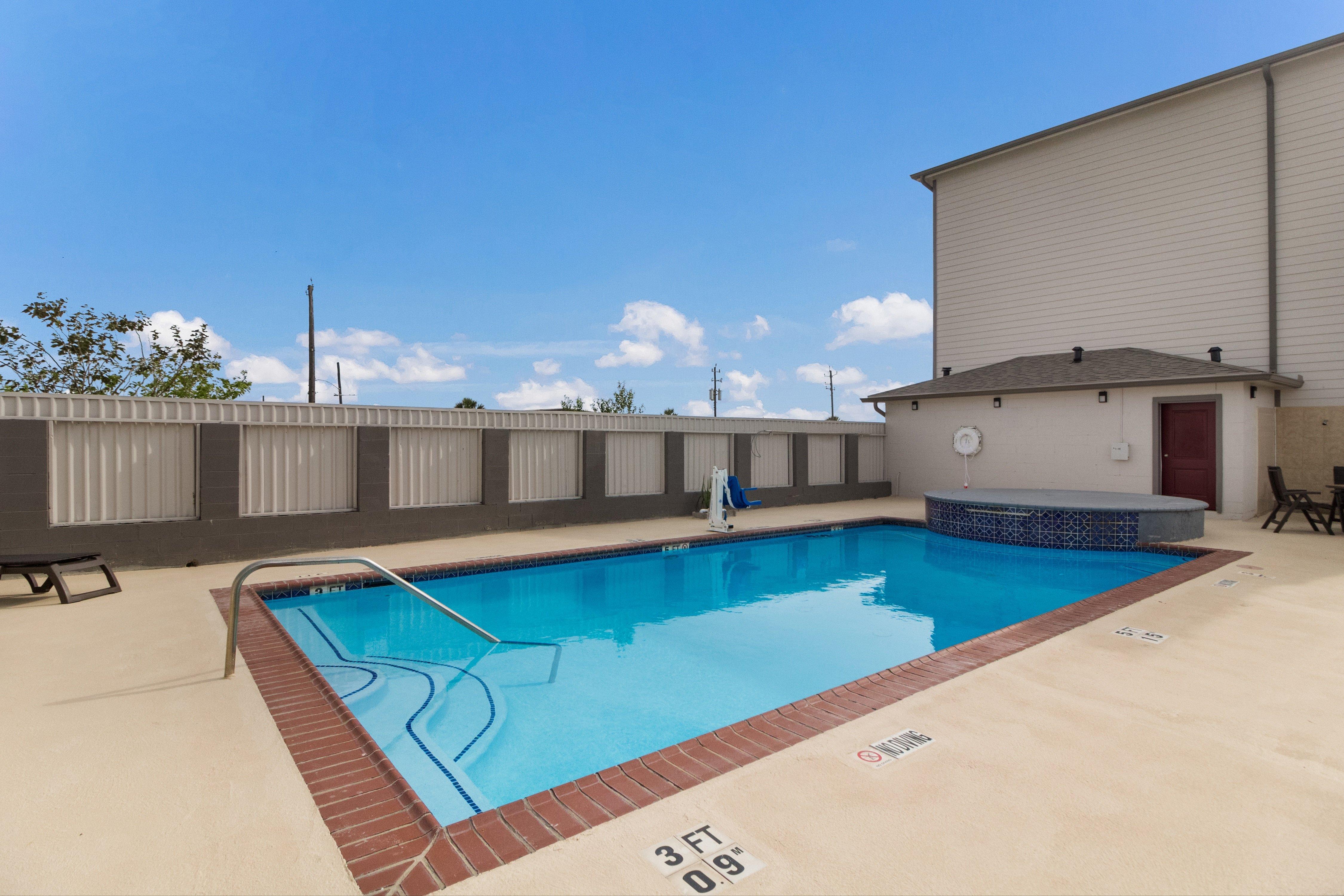 Red Roof Inn Plus + Galveston - Beachfront Exterior foto