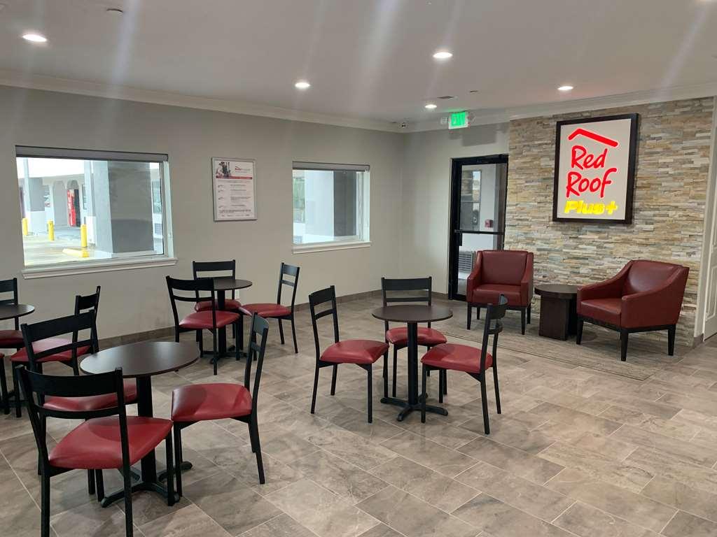 Red Roof Inn Plus + Galveston - Beachfront Interior foto